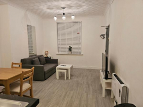 Modern & Cosy 1 bedroom flat in Bridgend town